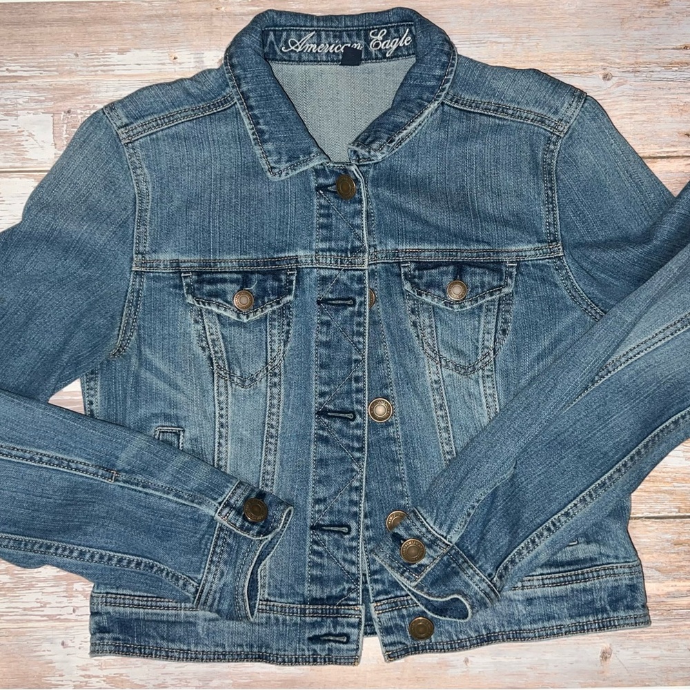 American Eagle Outfitters Blue Jean Jacket Fitted Trucker Style